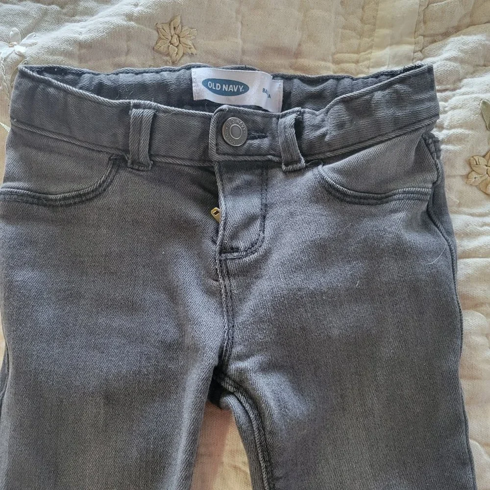 Old Navy Girls Black Strait Leg Jeans With Bo ttom Flower Embroidery Size 3T - Picture 12 of 13